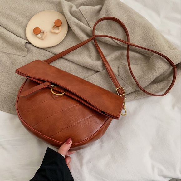 🆕MONTELLA Saddle Crossbody Bag - Picture 5 of 9